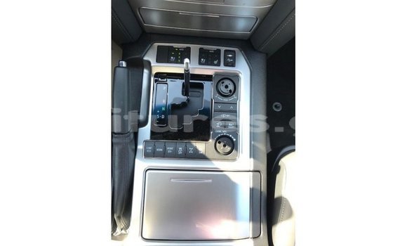 Acheter Import Voiture Toyota Land Cruiser Blanc à Import - Dubai, Estuaire Acheter Import Voiture Toyota Land Cruiser Blanc à Import - Dubai, Estuaire