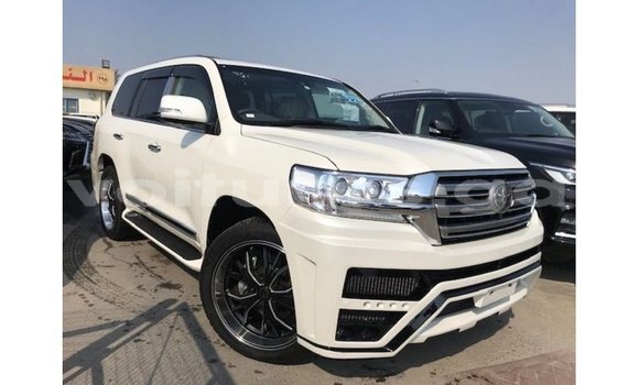 Sayi Imported Toyota Land Cruiser White Mota in Import - Dubai a estuary Sayi Imported Toyota Land Cruiser White Mota in Import - Dubai a estuary