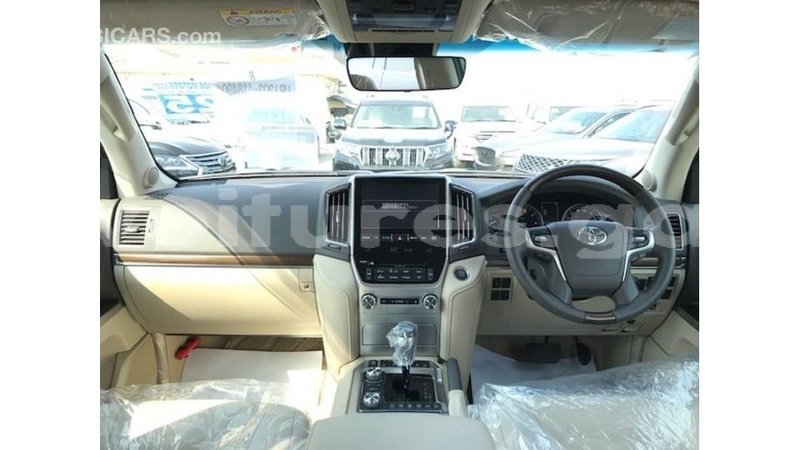 Big with watermark toyota land cruiser estuary import dubai 5634