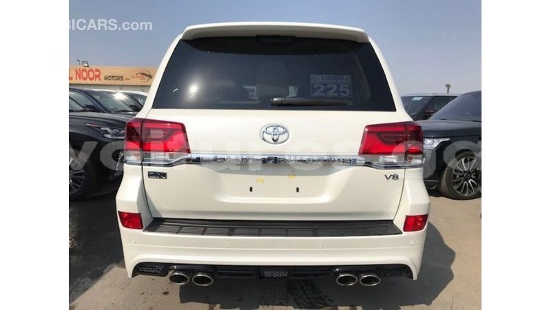 Big with watermark toyota land cruiser estuary import dubai 5634