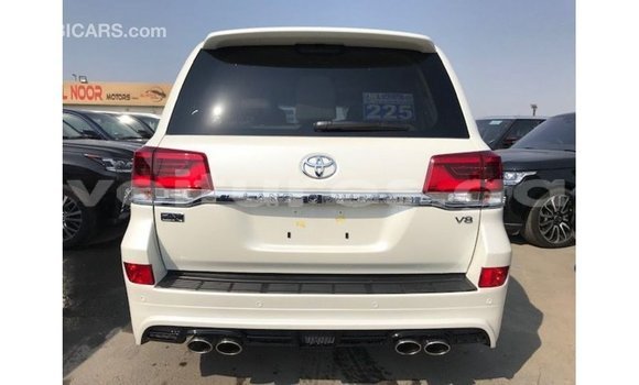 Sayi Imported Toyota Land Cruiser White Mota in Import - Dubai a estuary Sayi Imported Toyota Land Cruiser White Mota in Import - Dubai a estuary