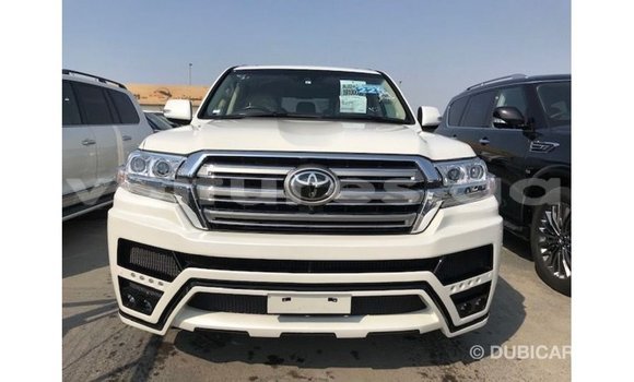 Sayi Imported Toyota Land Cruiser White Mota in Import - Dubai a estuary Sayi Imported Toyota Land Cruiser White Mota in Import - Dubai a estuary