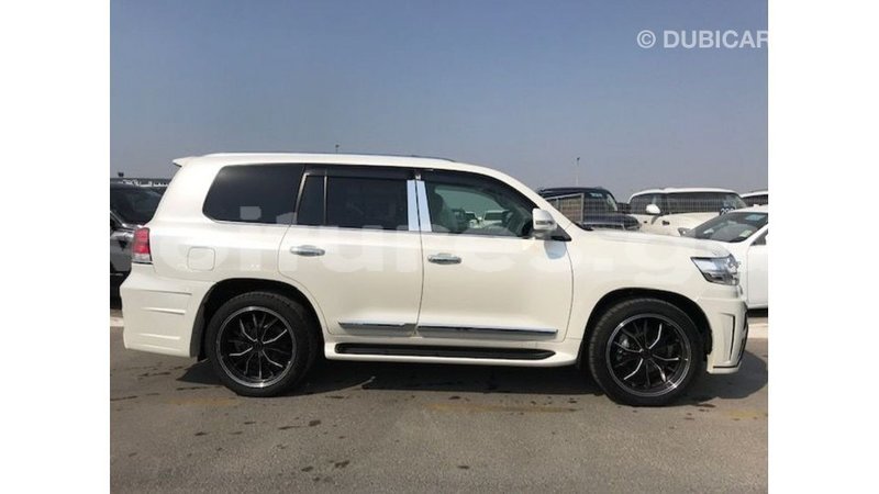 Big with watermark toyota land cruiser estuary import dubai 5634