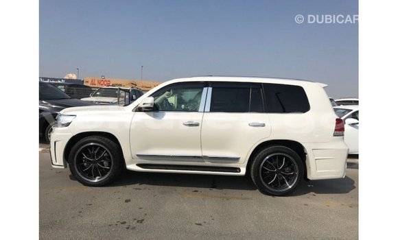 Sayi Imported Toyota Land Cruiser White Mota in Import - Dubai a estuary Sayi Imported Toyota Land Cruiser White Mota in Import - Dubai a estuary