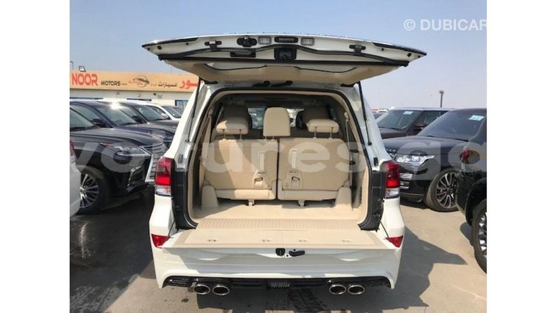 Big with watermark toyota land cruiser estuary import dubai 5634