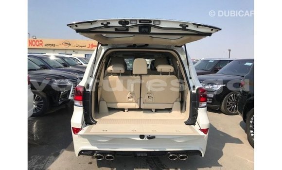 Sayi Imported Toyota Land Cruiser White Mota in Import - Dubai a estuary Sayi Imported Toyota Land Cruiser White Mota in Import - Dubai a estuary