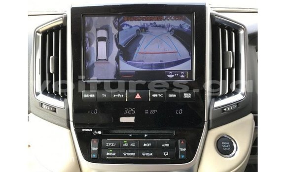 Sayi Imported Toyota Land Cruiser White Mota in Import - Dubai a estuary Sayi Imported Toyota Land Cruiser White Mota in Import - Dubai a estuary