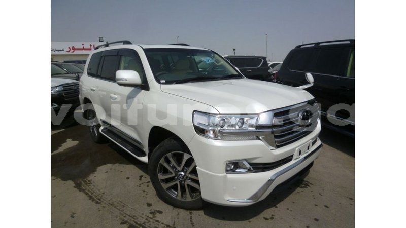 Big with watermark toyota land cruiser estuary import dubai 5635