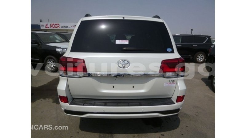 Big with watermark toyota land cruiser estuary import dubai 5635