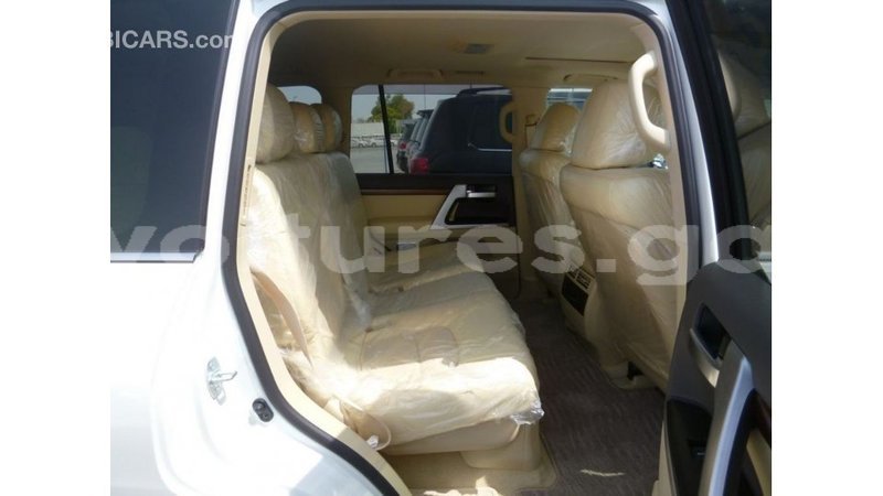 Big with watermark toyota land cruiser estuary import dubai 5635