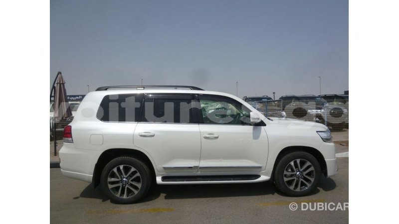 Big with watermark toyota land cruiser estuary import dubai 5635