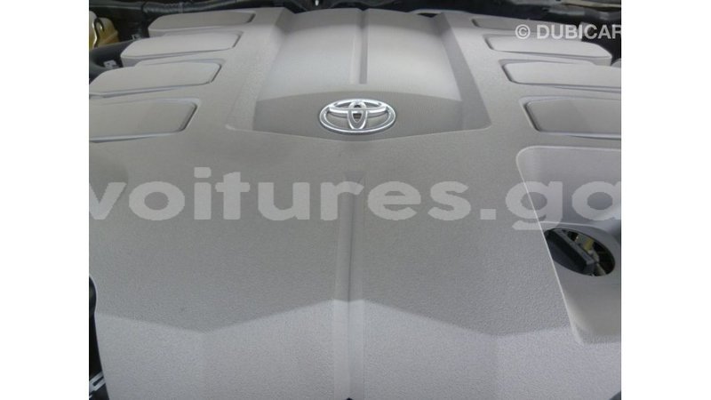 Big with watermark toyota land cruiser estuary import dubai 5635