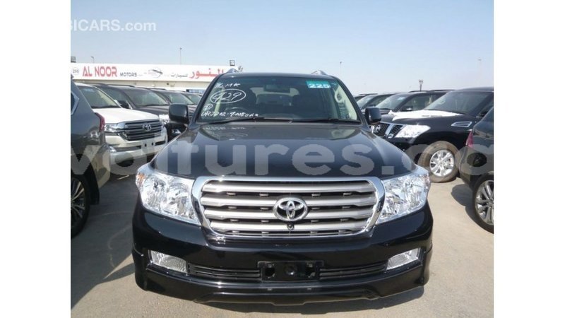 Big with watermark toyota land cruiser estuary import dubai 5636