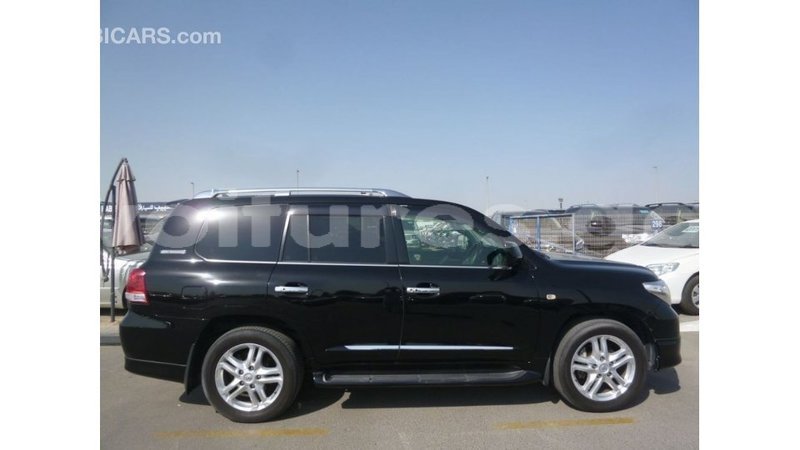 Big with watermark toyota land cruiser estuary import dubai 5636