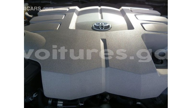 Big with watermark toyota land cruiser estuary import dubai 5636