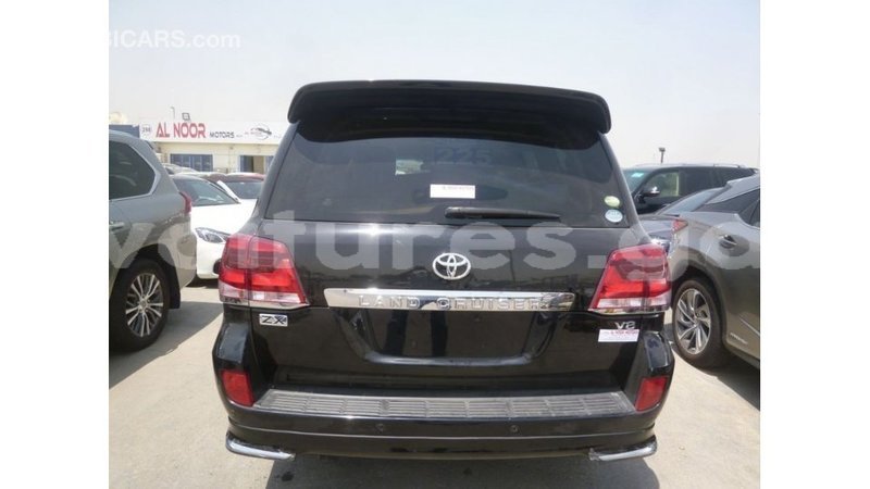 Big with watermark toyota land cruiser estuary import dubai 5637