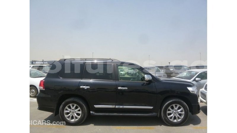 Big with watermark toyota land cruiser estuary import dubai 5637