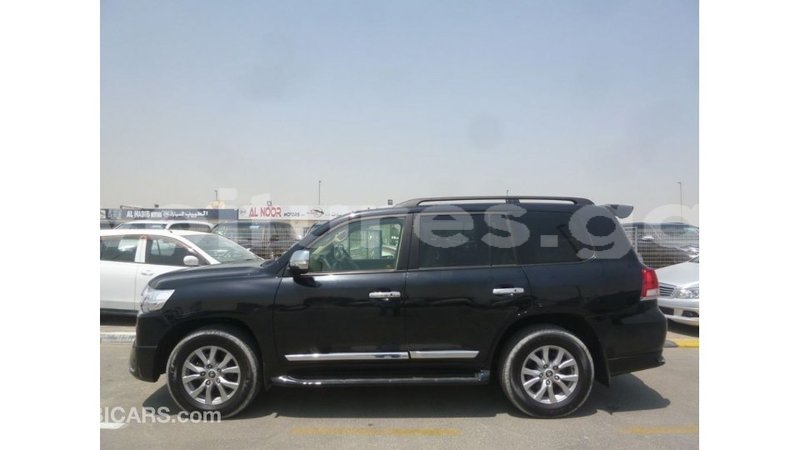 Big with watermark toyota land cruiser estuary import dubai 5637