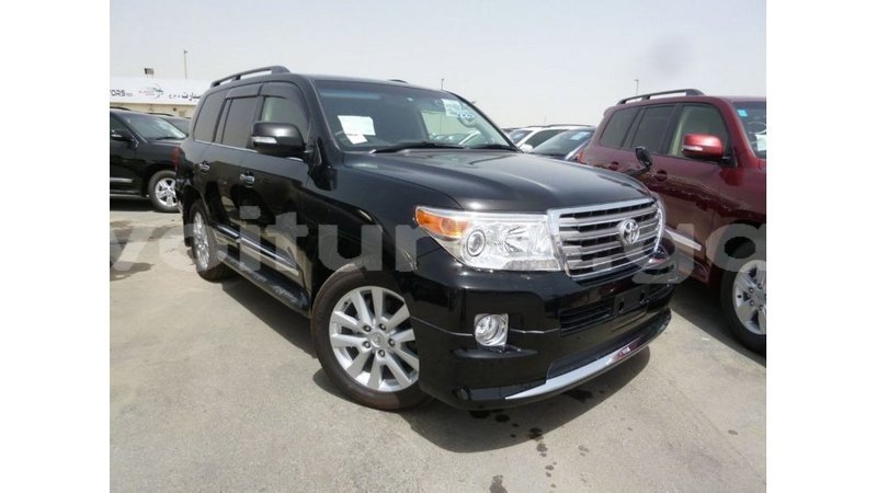 Big with watermark toyota land cruiser estuary import dubai 5638