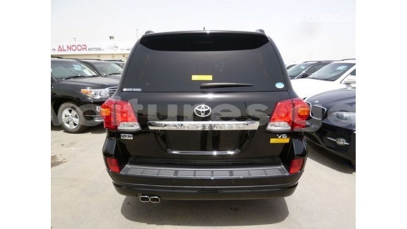 Big with watermark toyota land cruiser estuary import dubai 5638