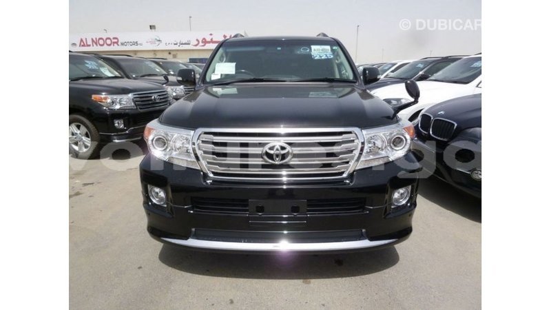 Big with watermark toyota land cruiser estuary import dubai 5638