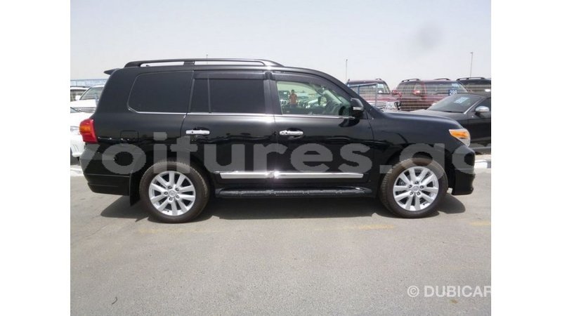 Big with watermark toyota land cruiser estuary import dubai 5638