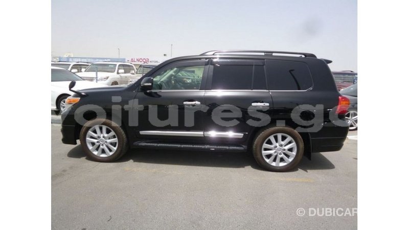 Big with watermark toyota land cruiser estuary import dubai 5638