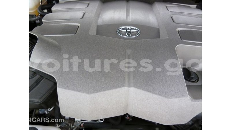 Big with watermark toyota land cruiser estuary import dubai 5638