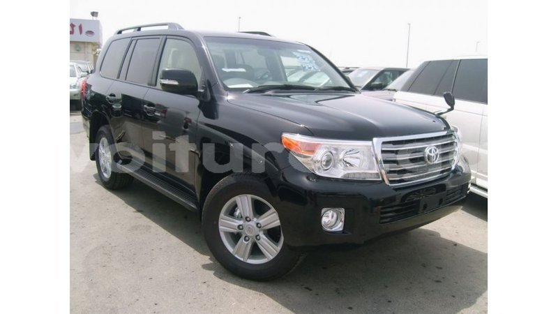 Big with watermark toyota land cruiser estuary import dubai 5639