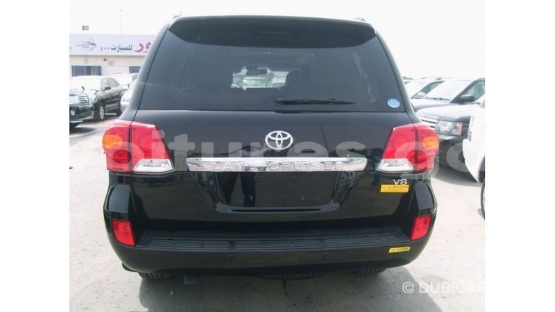 Big with watermark toyota land cruiser estuary import dubai 5639