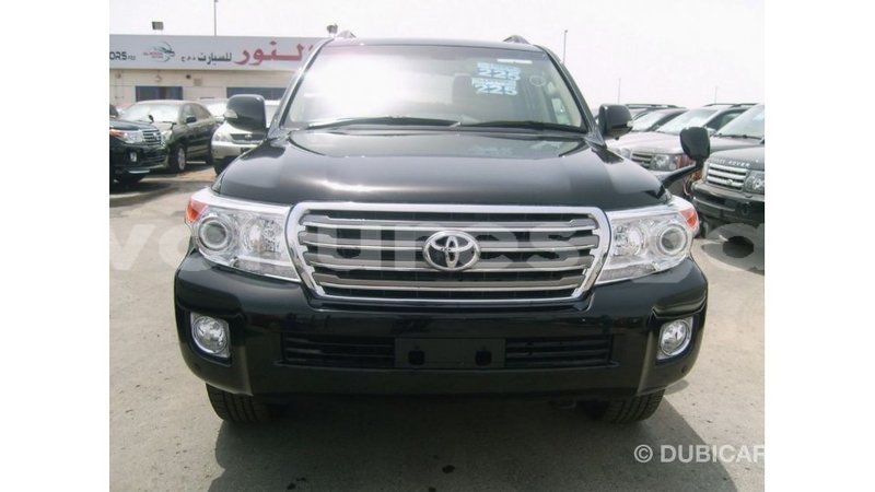 Big with watermark toyota land cruiser estuary import dubai 5639