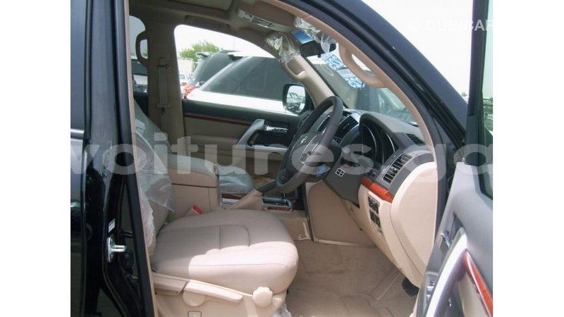 Big with watermark toyota land cruiser estuary import dubai 5639