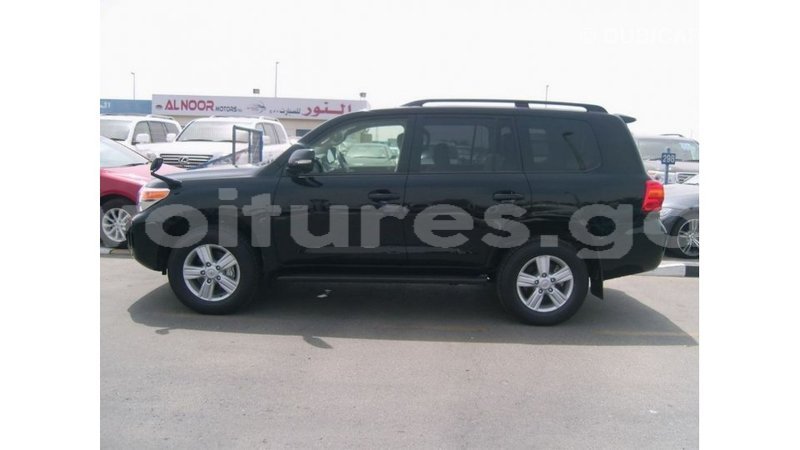 Big with watermark toyota land cruiser estuary import dubai 5639