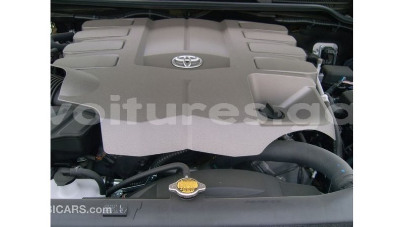 Big with watermark toyota land cruiser estuary import dubai 5639