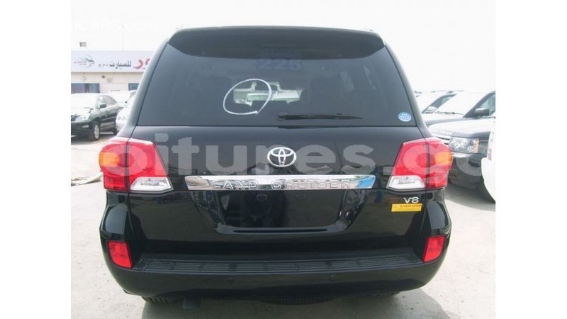 Big with watermark toyota land cruiser estuary import dubai 5640