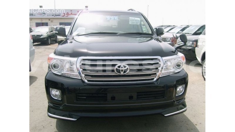 Big with watermark toyota land cruiser estuary import dubai 5640