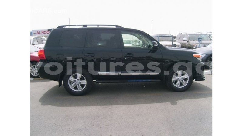 Big with watermark toyota land cruiser estuary import dubai 5640