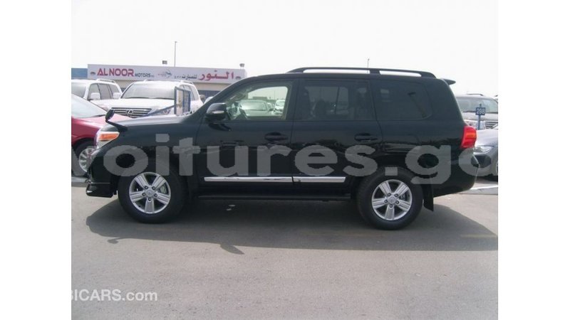 Big with watermark toyota land cruiser estuary import dubai 5640