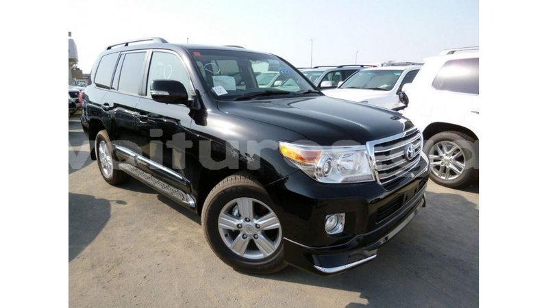 Big with watermark toyota land cruiser estuary import dubai 5641