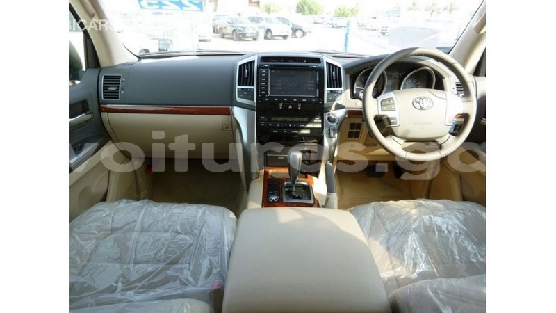Big with watermark toyota land cruiser estuary import dubai 5641