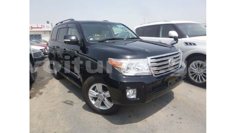 Big with watermark toyota land cruiser estuary import dubai 5642