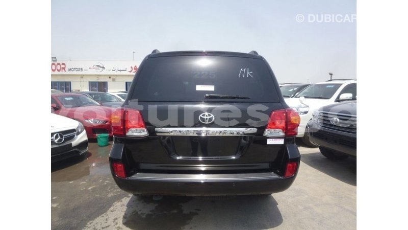 Big with watermark toyota land cruiser estuary import dubai 5642