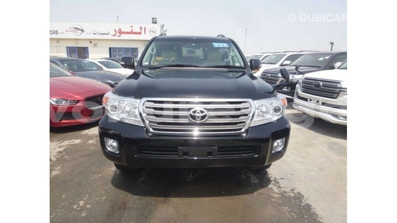 Big with watermark toyota land cruiser estuary import dubai 5642