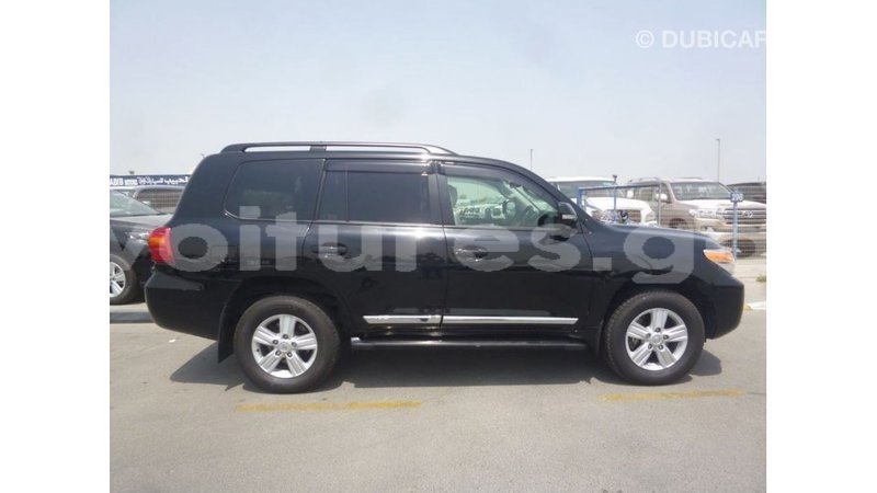 Big with watermark toyota land cruiser estuary import dubai 5642