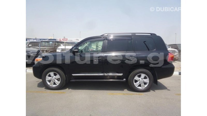 Big with watermark toyota land cruiser estuary import dubai 5642