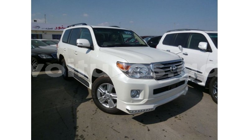 Big with watermark toyota land cruiser estuary import dubai 5643