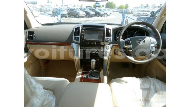 Big with watermark toyota land cruiser estuaire import dubai 5643