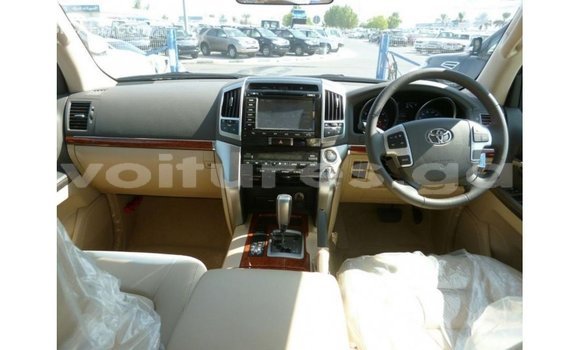 Acheter Import Voiture Toyota Land Cruiser Blanc à Import - Dubai, Estuaire Acheter Import Voiture Toyota Land Cruiser Blanc à Import - Dubai, Estuaire