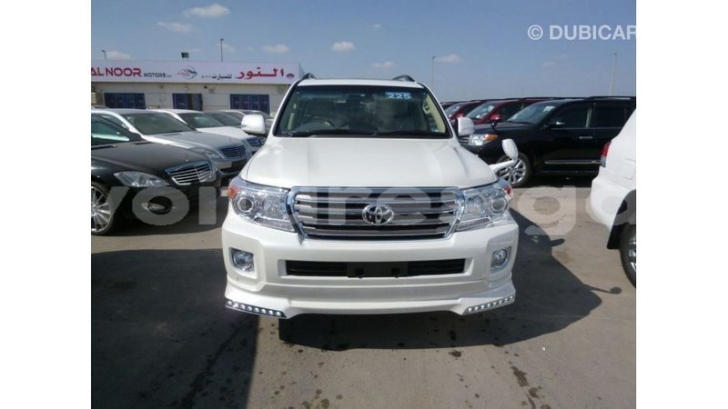 Big with watermark toyota land cruiser estuary import dubai 5643