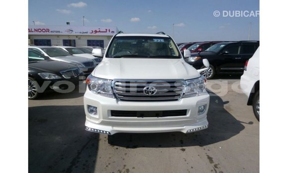 Acheter Import Voiture Toyota Land Cruiser Blanc à Import - Dubai, Estuaire Acheter Import Voiture Toyota Land Cruiser Blanc à Import - Dubai, Estuaire